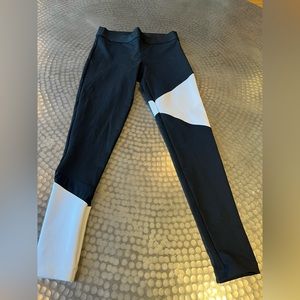 White And Black Koral Leggings